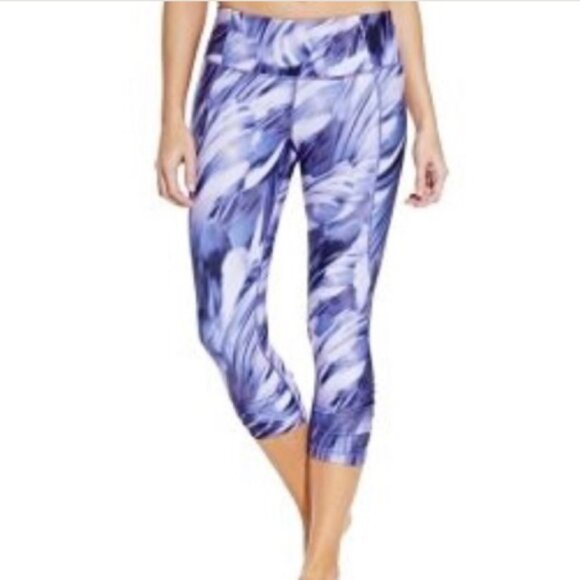 New CALIA by Carrie Underwood Essential Feather Print Capri Leggings Large - Picture 1 of 12